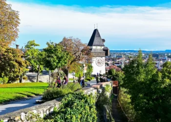 【格拉茲自由行攻略】城堡山與艾根堡宮等必去景點介紹、行程建議、住宿與交通簡介