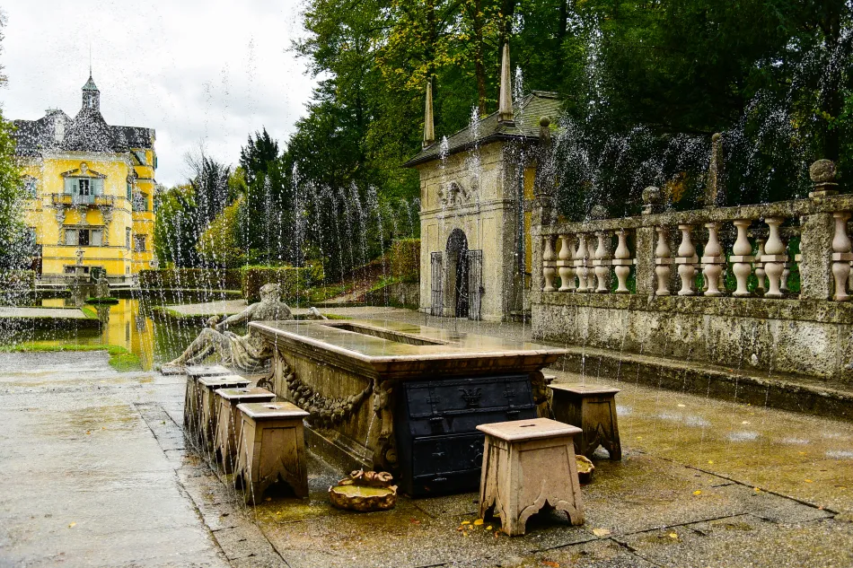 奧地利-薩爾斯堡-海爾布倫宮的惡作劇噴泉