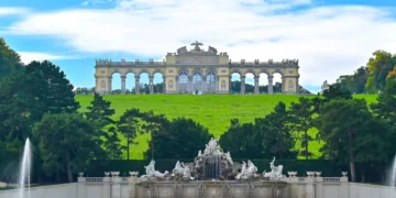 【維也納必去景點】熊布朗宮宮殿、花園、凱旋門與動物園一日遊及購票建議