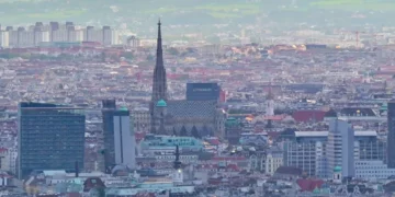 【奧地利必去教堂】聖史蒂芬大教堂漫遊：內部重點區域與南北兩塔觀景台介紹、參觀資訊分享