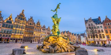 【安特衛普舊城區漫遊】古堡壘Het Steen、安特衛普大廣場與安特衛普主教座堂走走拍拍