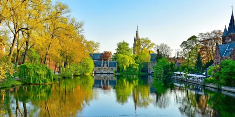 【布魯日必訪區域】貝居安修院與愛之湖漫遊、半月啤酒廠導覽簡介