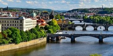 【布拉格必去景點】伏爾塔瓦河漫遊：推薦拍攝地點與時間、遊船之旅