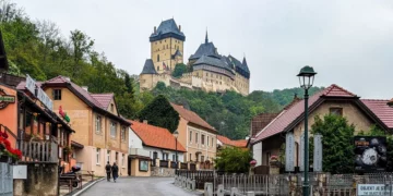 【布拉格近郊城堡】卡爾什泰因城堡半日遊：兩大導覽行程介紹、參觀資訊與交通方式說明