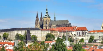 【布拉格必去景點】布拉格城堡聖維特大教堂內部參觀與南塔觀景台分享