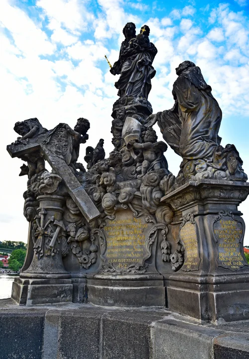 捷克-布拉格-查理大橋上的雕像-Statues of Madonna and Saint Bernard