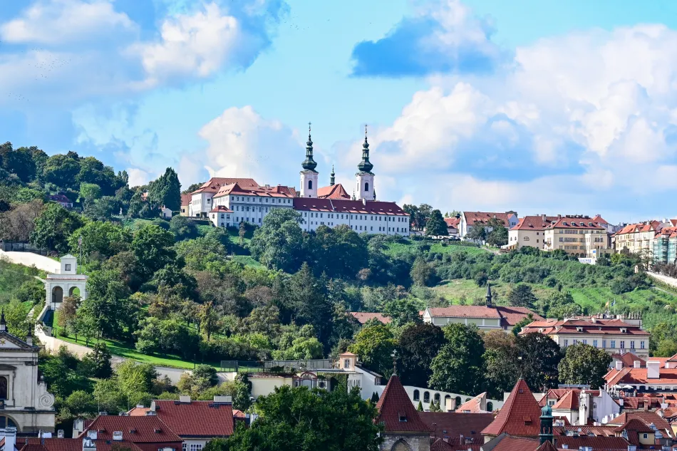 捷克-布拉格-查理大橋舊城區橋塔的景色