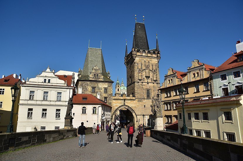 捷克-布拉格-查理大橋小區側的橋塔