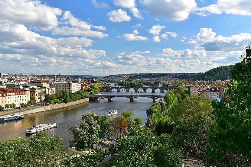 捷克-布拉格-由布拉格節拍器遠眺馬內斯橋、查理大橋跟軍團橋
