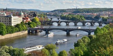 捷克-布拉格-由布拉格節拍器遠眺馬內斯橋、查理大橋跟軍團橋