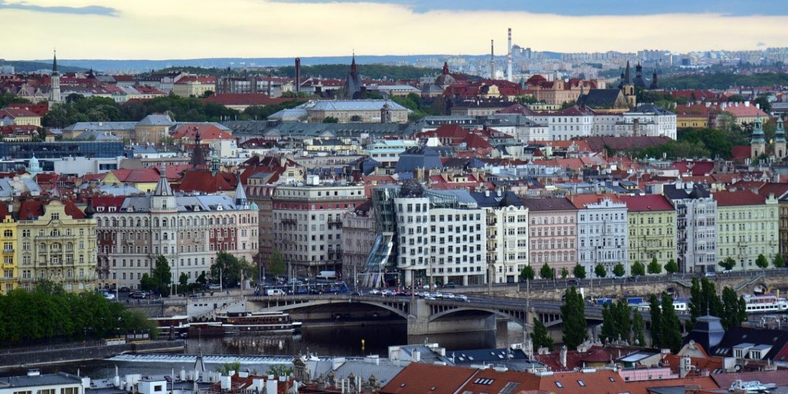 【布拉格新城區半日遊】瓦茨拉夫廣場、慕夏博物館、查理廣場與跳舞的房子/伏爾塔瓦河沿岸