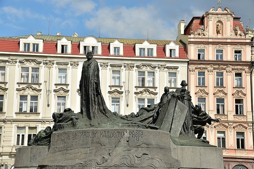捷克-布拉格-舊城廣場-胡斯雕像