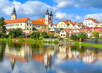【捷克經典小鎮】泰爾奇一日遊：市鎮廣場與水城堡等景點介紹及交通方式說明