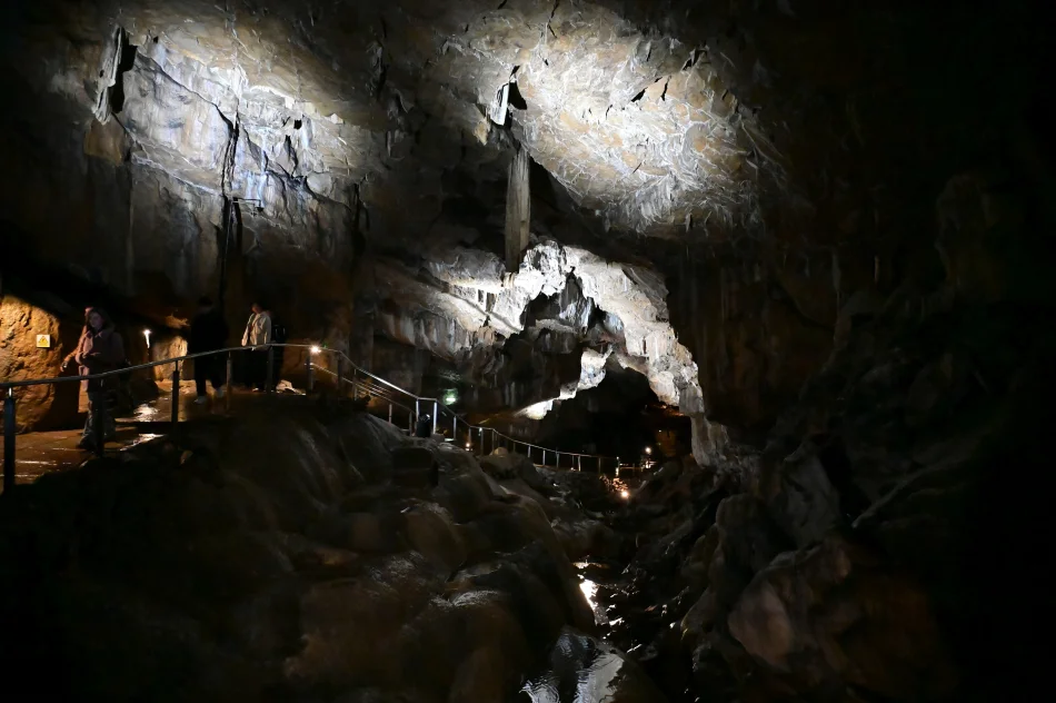 英國-峰區國家公園-Poole's Cavern