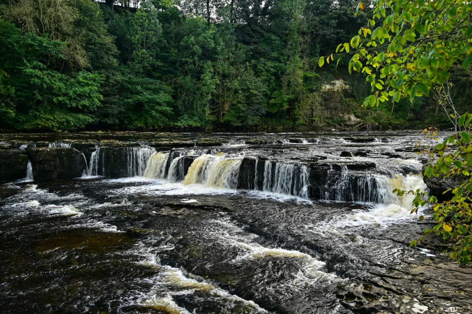 英國-約克郡谷地國家公園-艾斯加斯瀑布（Aysgarth Fall）