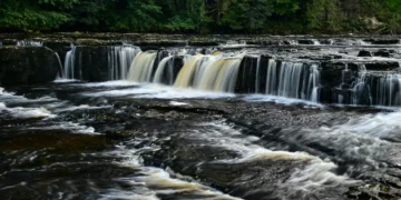【約克郊區一日遊】約克郡谷地國家公園博爾頓城堡、霍伊斯、艾斯加斯瀑布等景點漫遊
