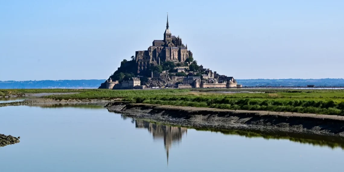 【巴黎郊區必去景點】聖米歇爾山一日遊:修道院與街道介紹、參觀資訊與交通方式詳解