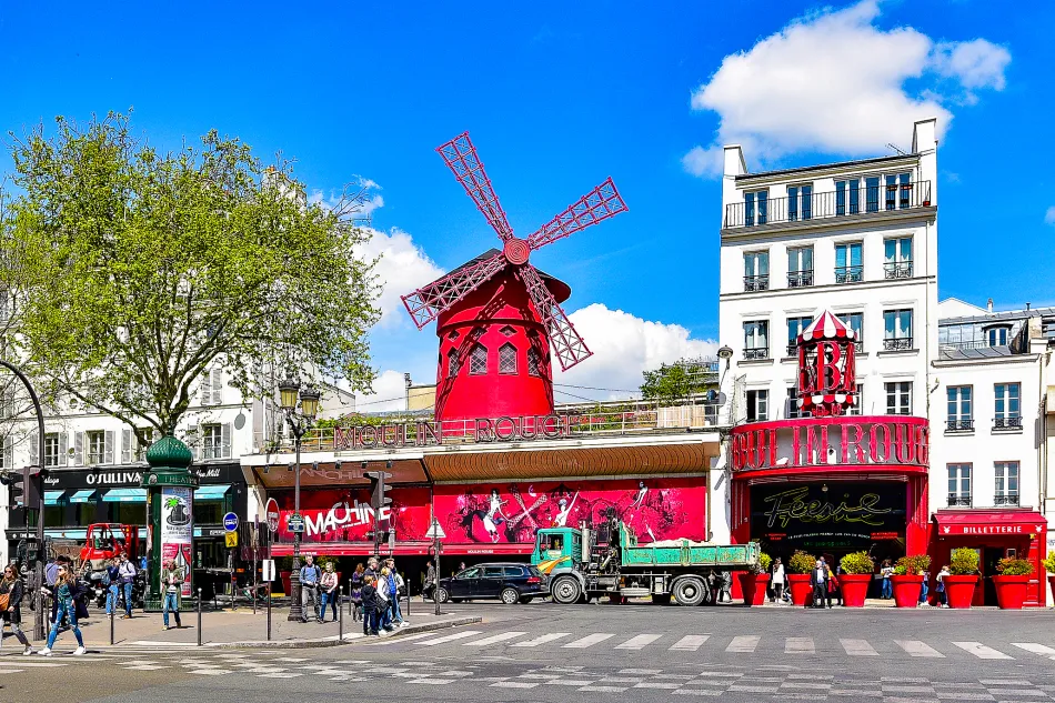 法國-巴黎-蒙馬特的紅磨坊
