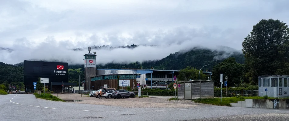 德國-楚格峰-齒軌火車的Garmisch-Partenkirchen站