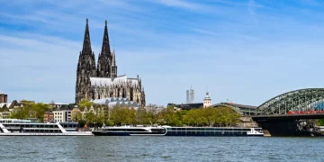 德國-科隆-萊茵河岸拍科隆大教堂