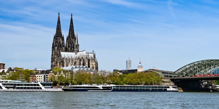 德國-科隆-萊茵河岸拍科隆大教堂