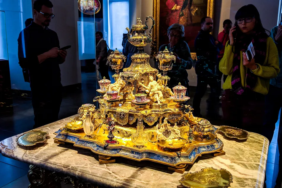 德國-德勒斯登-新綠穹珍寶館-金色咖啡杯組