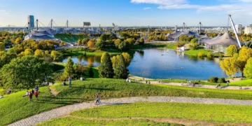 【德國阿爾卑斯街道】慕尼黑BMW博物館、奧林匹克運動公園與安聯競技場