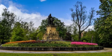 【阿姆斯特丹最大公園】馮德爾公園漫遊與國王節分享、周遭景點介紹