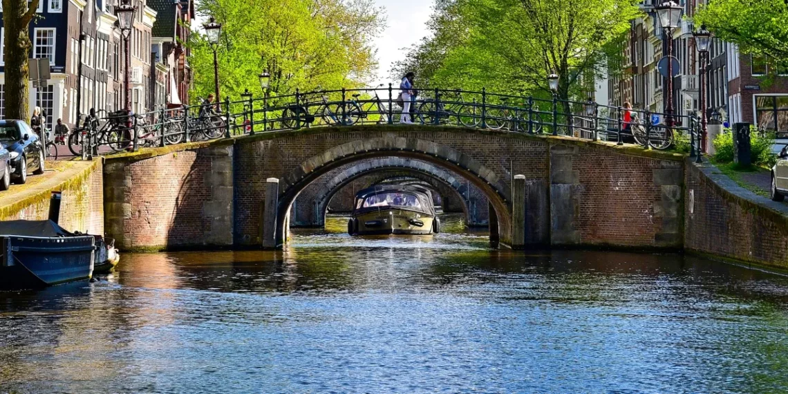 【阿姆斯特丹運河遊船之旅】遊船種類分析、Cruise Like a Local與Lovers Canal Cruise體驗