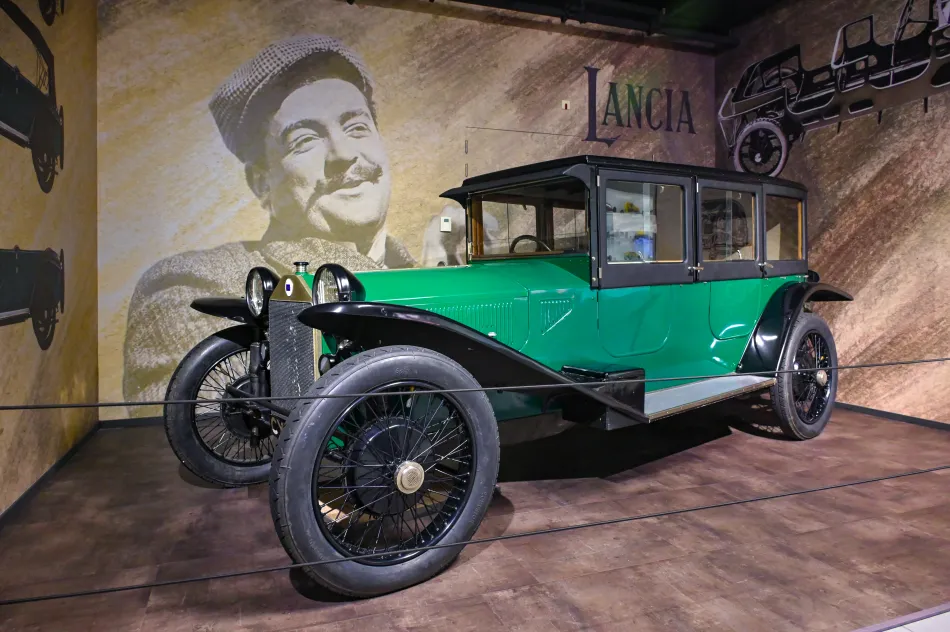 荷蘭-海牙-勞烏曼博物館-Lancia Lambda 4th Series Torpedo Ballon