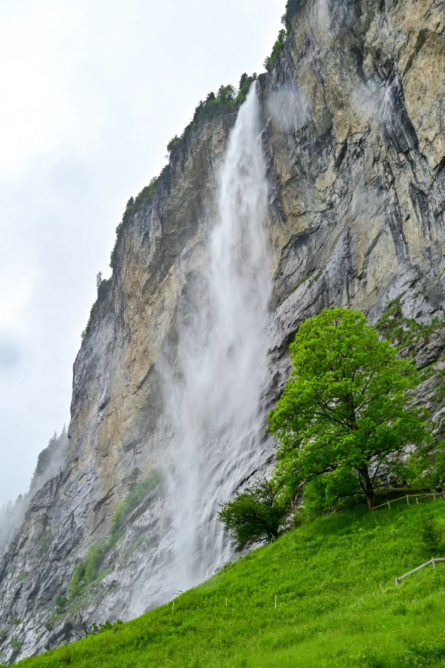 瑞士-勞特布魯嫩-施陶河瀑布（Staubbach Falls）