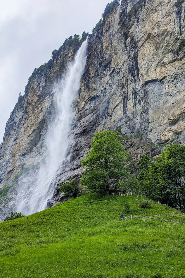 瑞士-勞特布魯嫩-施陶河瀑布（Staubbach Falls）