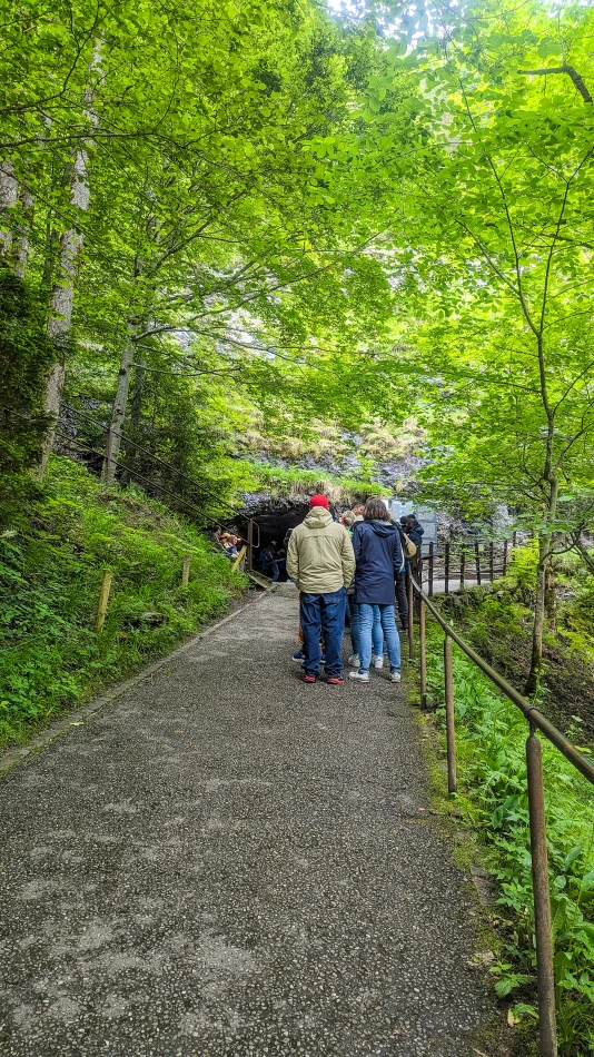 瑞士-勞特布魯嫩-特呂默爾河瀑布（Trümmelbach Falls）
