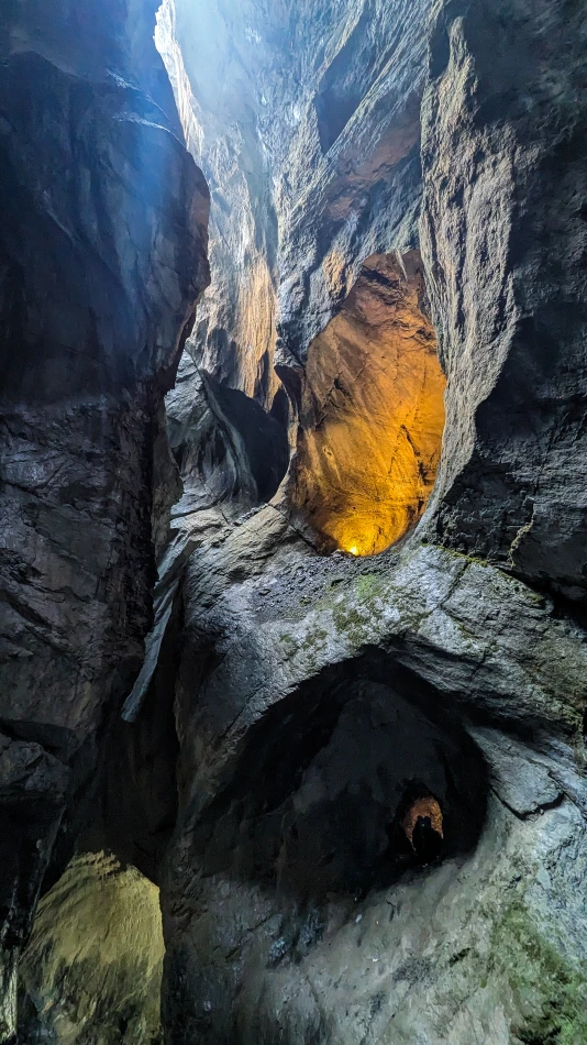 瑞士-勞特布魯嫩-特呂默爾河瀑布（Trümmelbach Falls）