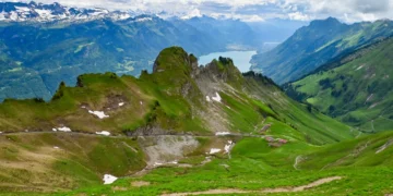 【因特拉肯必去景點】布里恩茨湖蒸汽火車：布里恩茨-洛特峰鐵道漫遊與布里恩茨一日遊行程建議
