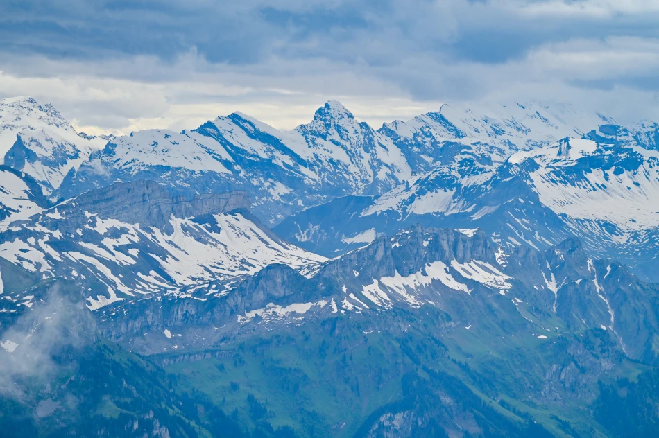 瑞士-布里恩茨-洛特峰
