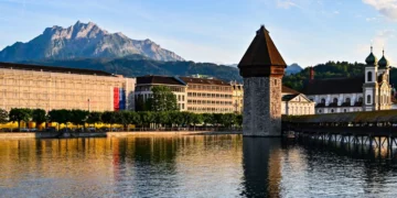 【琉森必去景點】羅伊斯河畔卡貝爾橋、穀物市場與斯普洛耶橋散步之旅