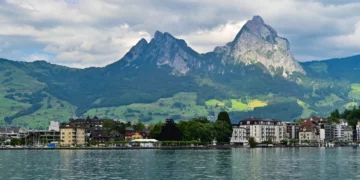 【琉森必玩行程】琉森湖遊船總整理：重點路線與位置、沿途景點與湖區景色介紹、規劃建議與船班資訊