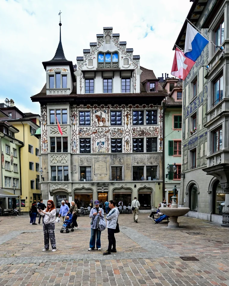 瑞士-琉森-Hirschenplatz