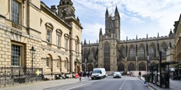 【巴斯必去景點】巴斯修道院教堂漫遊：教堂內部介紹與參觀資訊、周遭景點分享