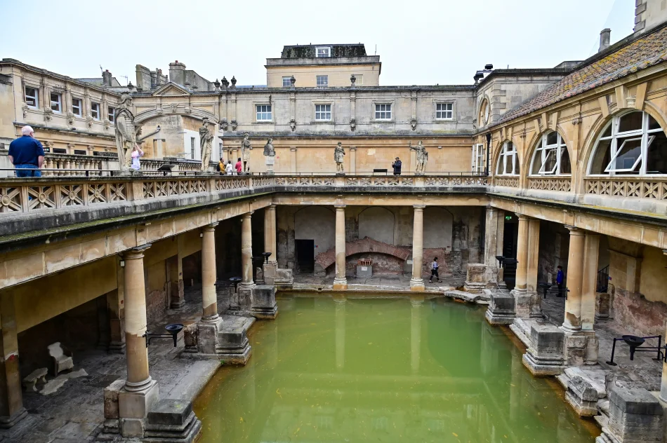 英國-巴斯-羅馬浴場的陽台