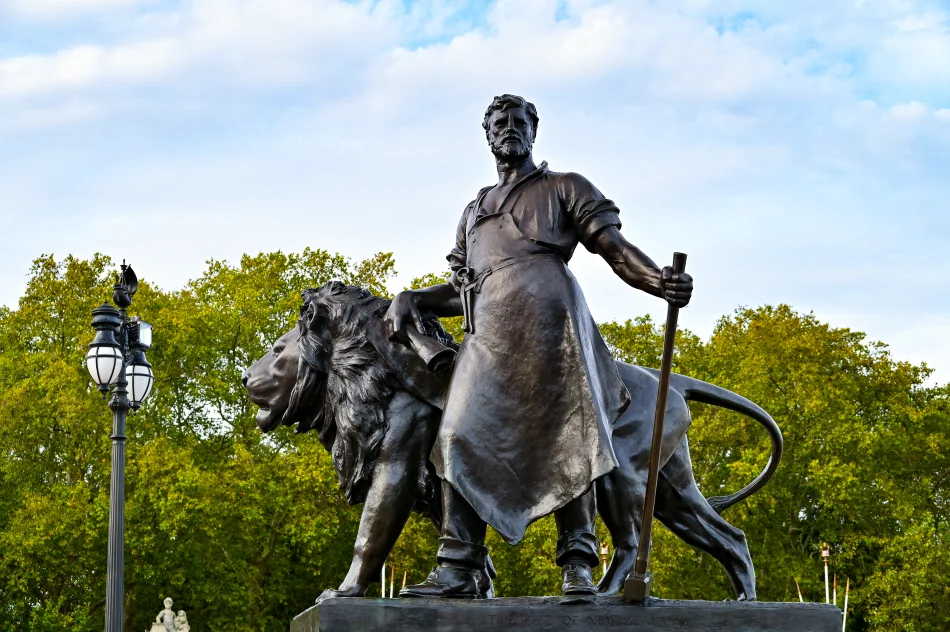 英國-倫敦-白金漢宮-維多利亞女王雕像