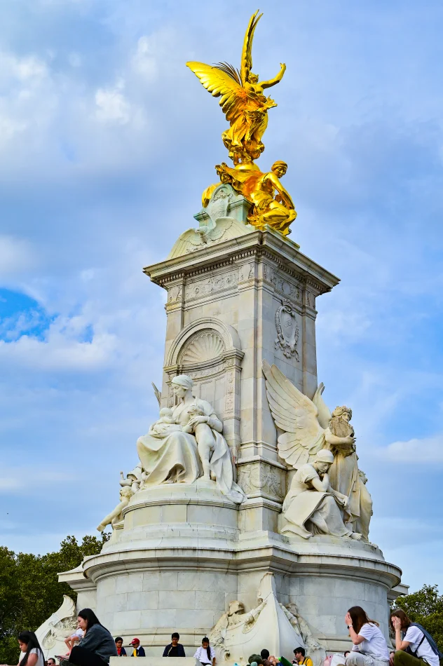 英國-倫敦-白金漢宮-維多利亞女王雕像