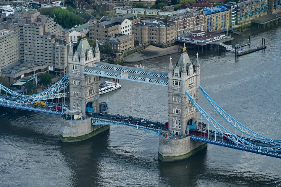 英國-倫敦-碎片塔拍倫敦塔橋