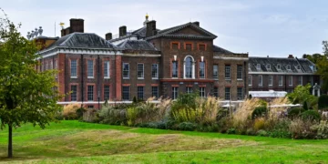 【倫敦西區之旅】肯辛頓宮重點展間介紹及肯辛頓公園﹑阿爾伯特紀念亭、荷蘭公園漫遊