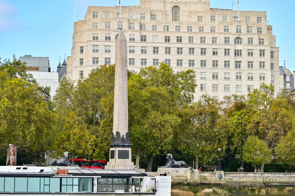 英國-倫敦-克麗奧佩脫拉方尖碑