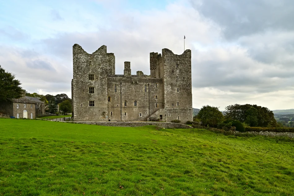 英國-約克郡谷地國家公園-博爾頓城堡（Bolton Castle)