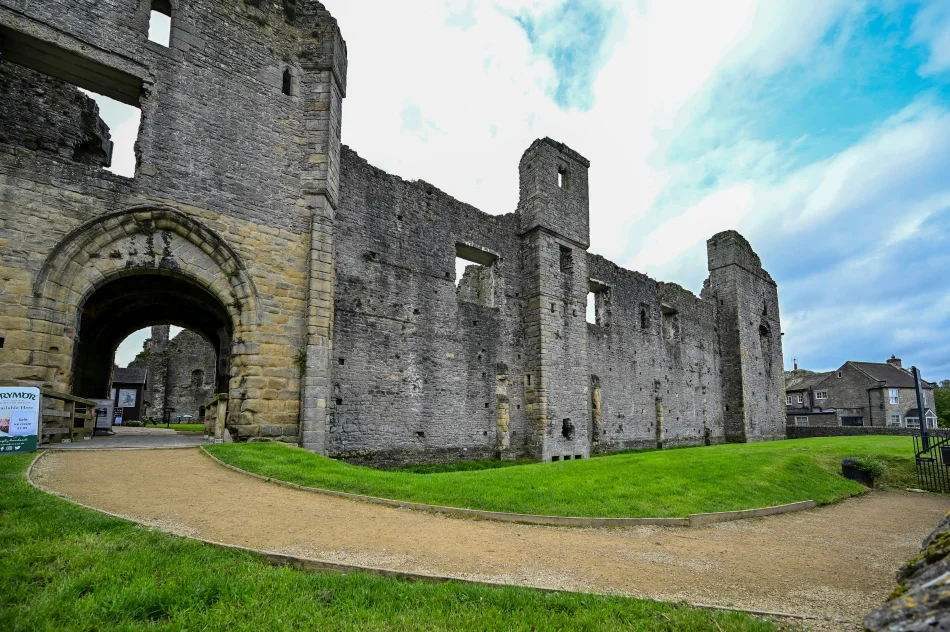 英國-約克郡谷地國家公園-Middleham Castle