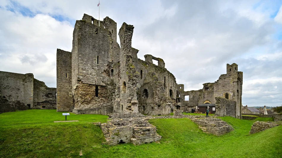 英國-約克郡谷地國家公園-Middleham Castle